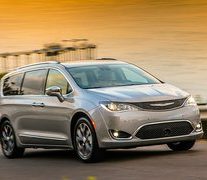 FCA recalls some 2018 Chrysler Pacificas for steering glitch