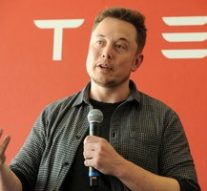 Musk, SEC settle legal dustup over his Tweets