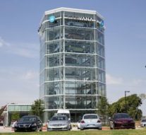 Carvana's used-car vending machines make dad, son billionaires