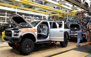 Ford Q1 net profit falls 34% on one-time charges