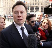 Musk arrives in court as SEC seeks sanctions