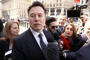 Musk arrives in court as SEC seeks sanctions