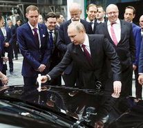 Zetsche, Putin launch E-class plant in Russia