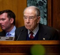Senator suggests Trump’s auto-tariff analysis not 'professional'