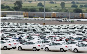 Suppliers make contingency plans for delays after border shutdown threat